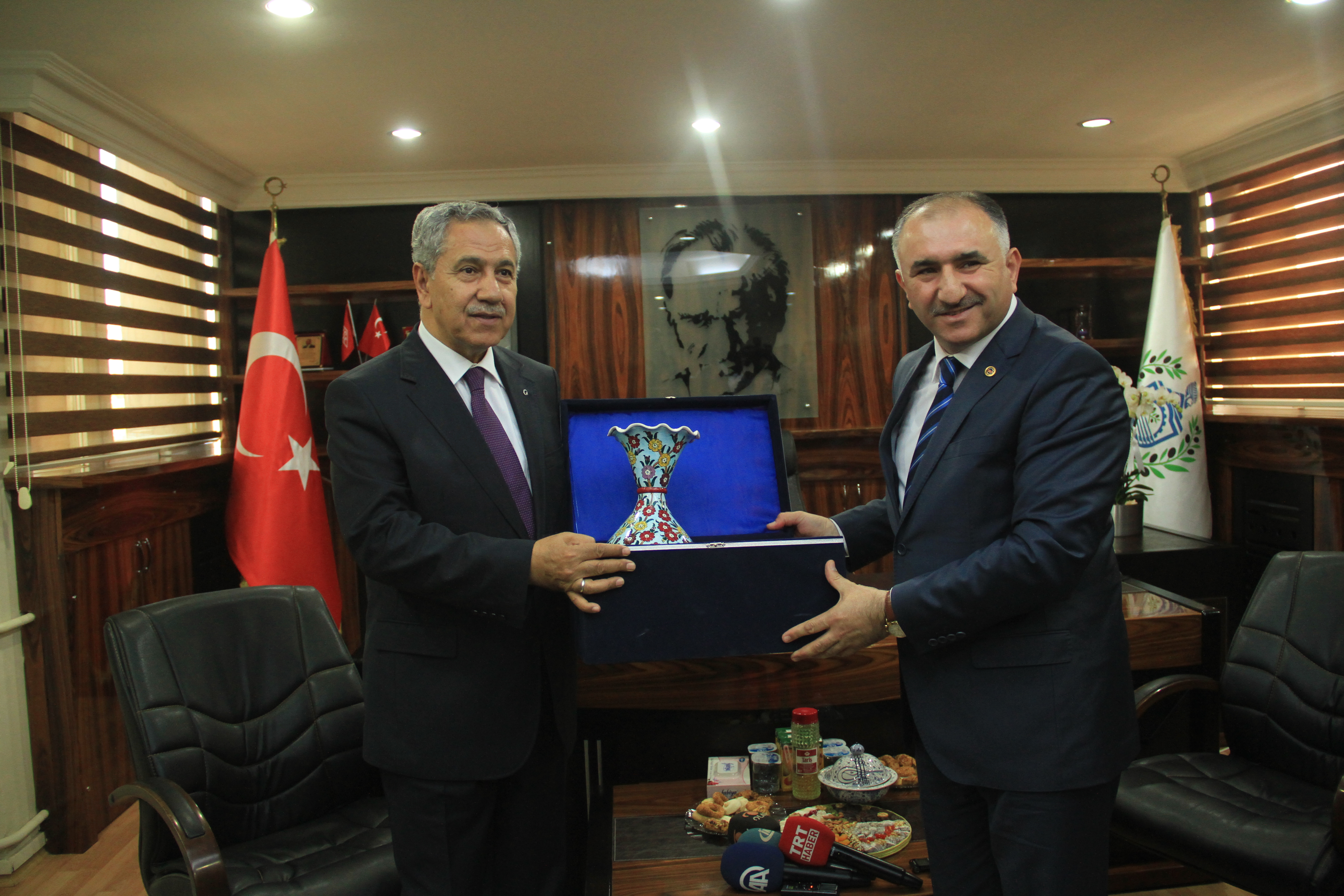 Basbakan Yardimcisi, Hükümet Sözcüsü ve Bursa Milletvekili Bülent Arinç’tan “Hayirli Olsun” Ziyareti 