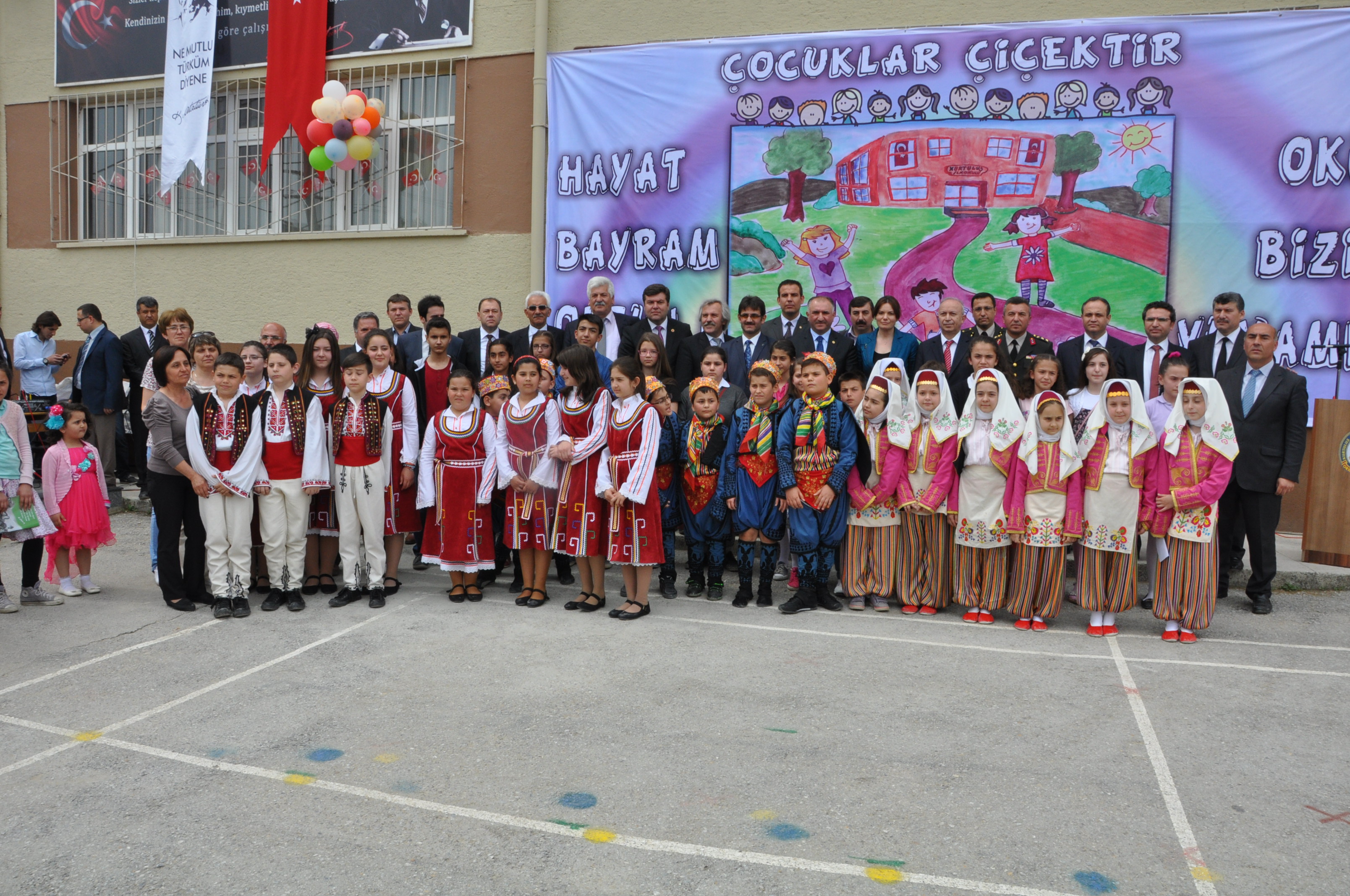 23 Nisan Ulusal Egemenlik ve Çocuk Bayrami Kutlandi 