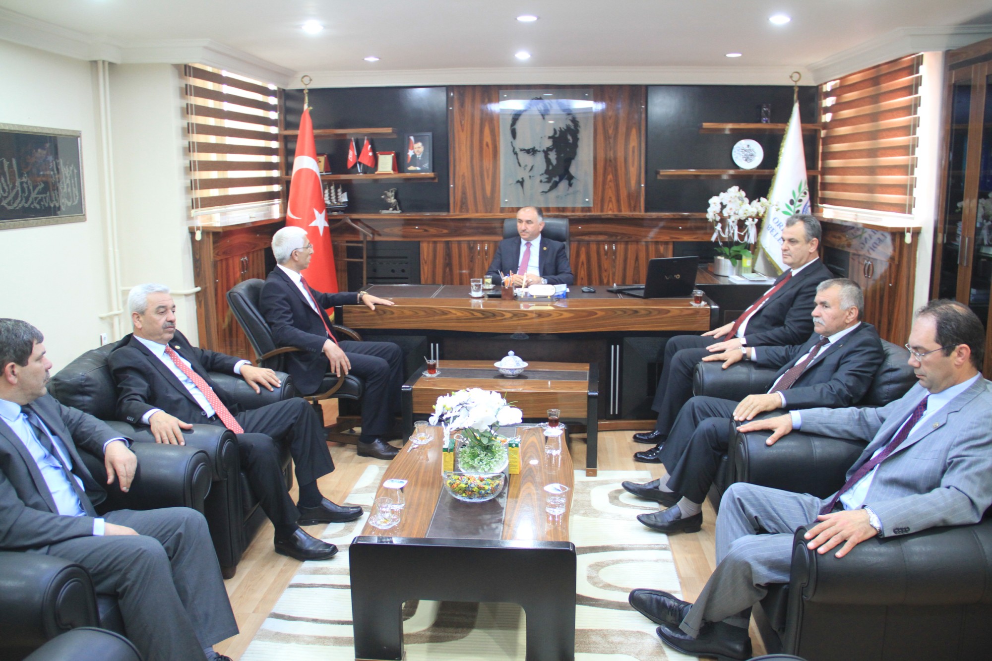 Belediye Baskani Neset Çaglayan ve Marmarabirlik Baskani Hidamet Asa ile Marmarabirlik Arsa Konusunu Görüstüler 