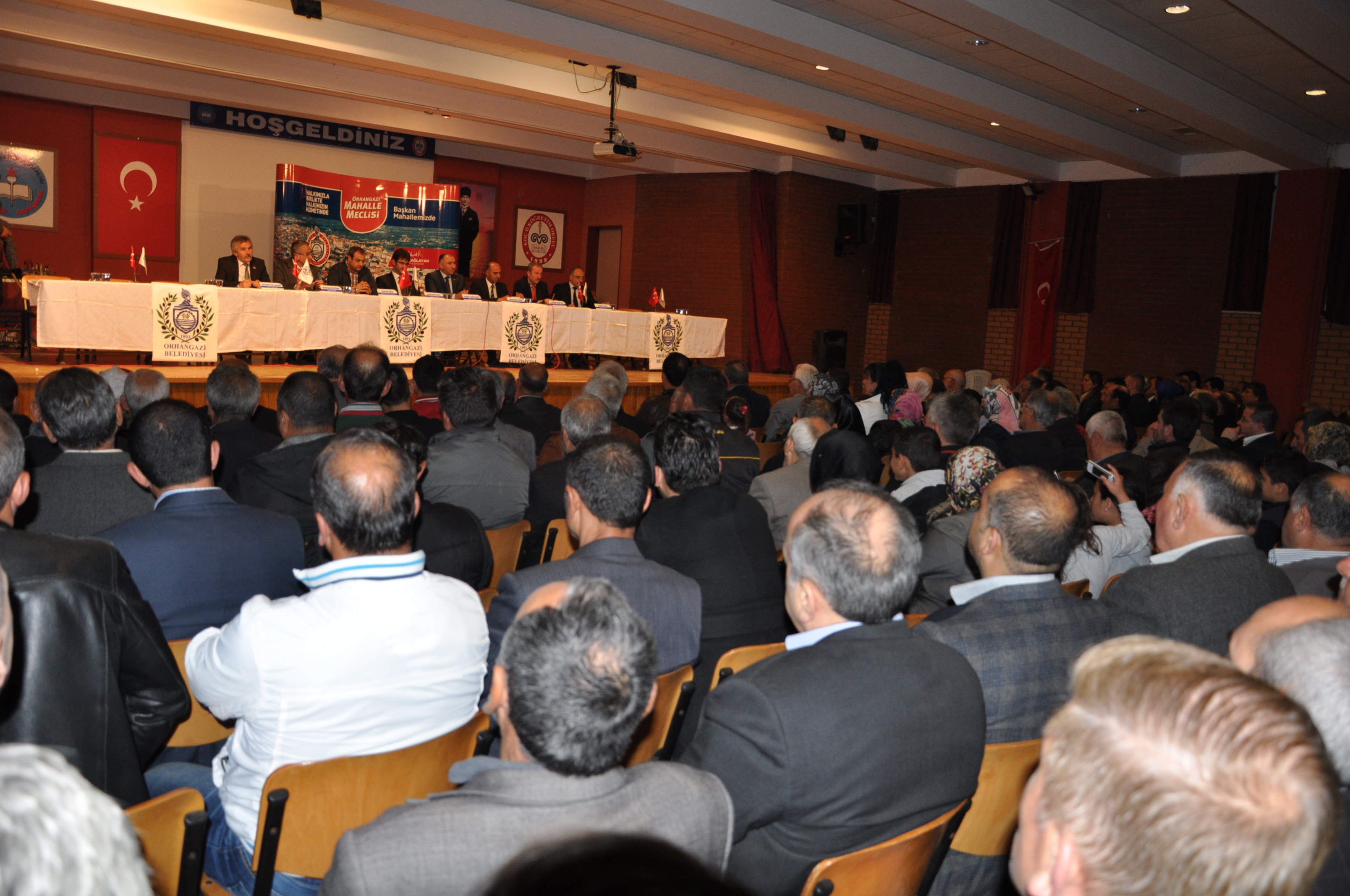 Belediye Baskani Neset Çaglayan ve Birim Müdürleri Ile Halk Meclisini ilk Olarak Arapzade Mahallesinde Kurdu 