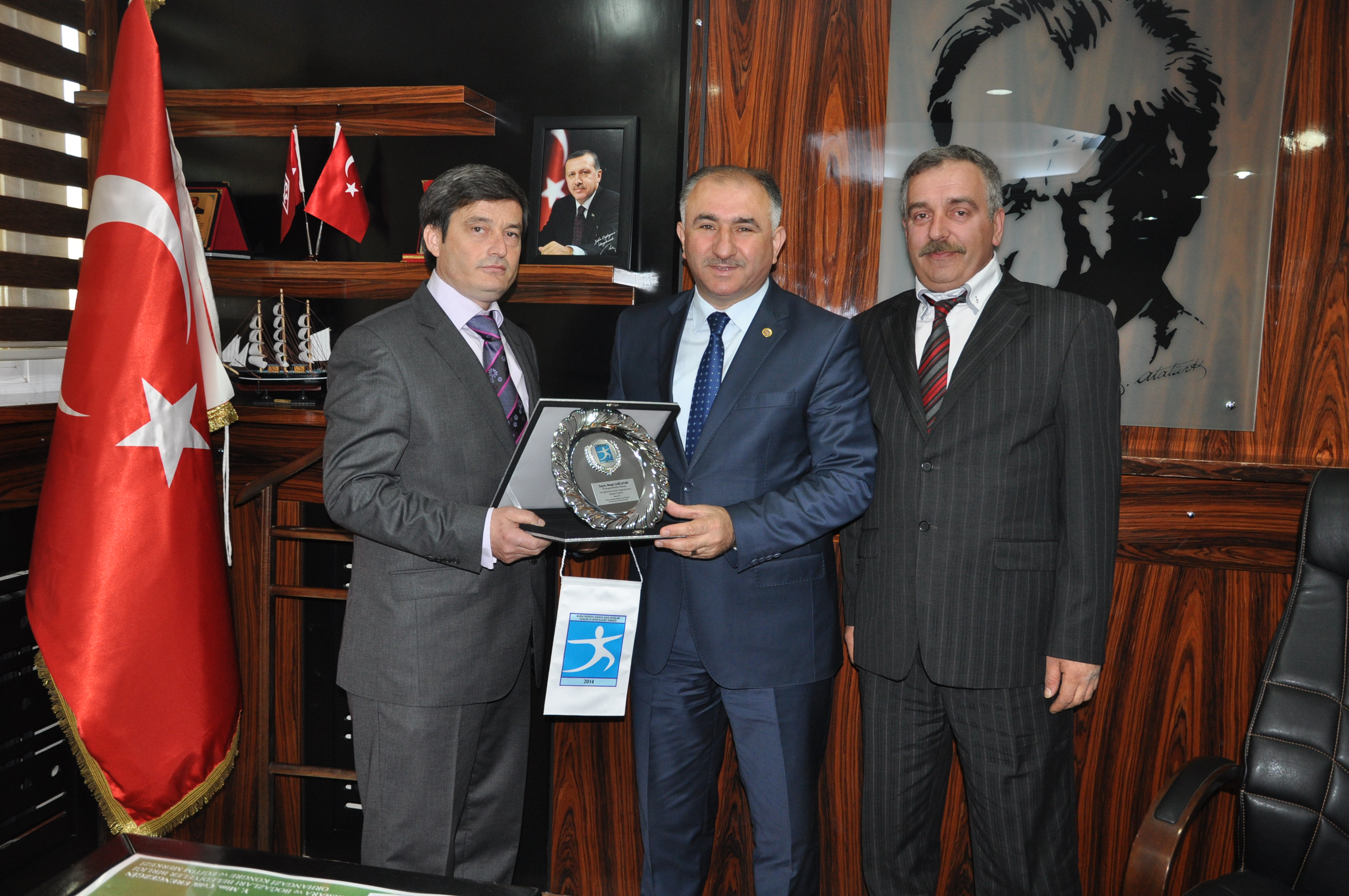 Orhangazi Ipekyolu Kültür ve Dayanisma Dernegi Belediye Baskani Neset Çaglayan'i Makaminda Ziyaret Etti 