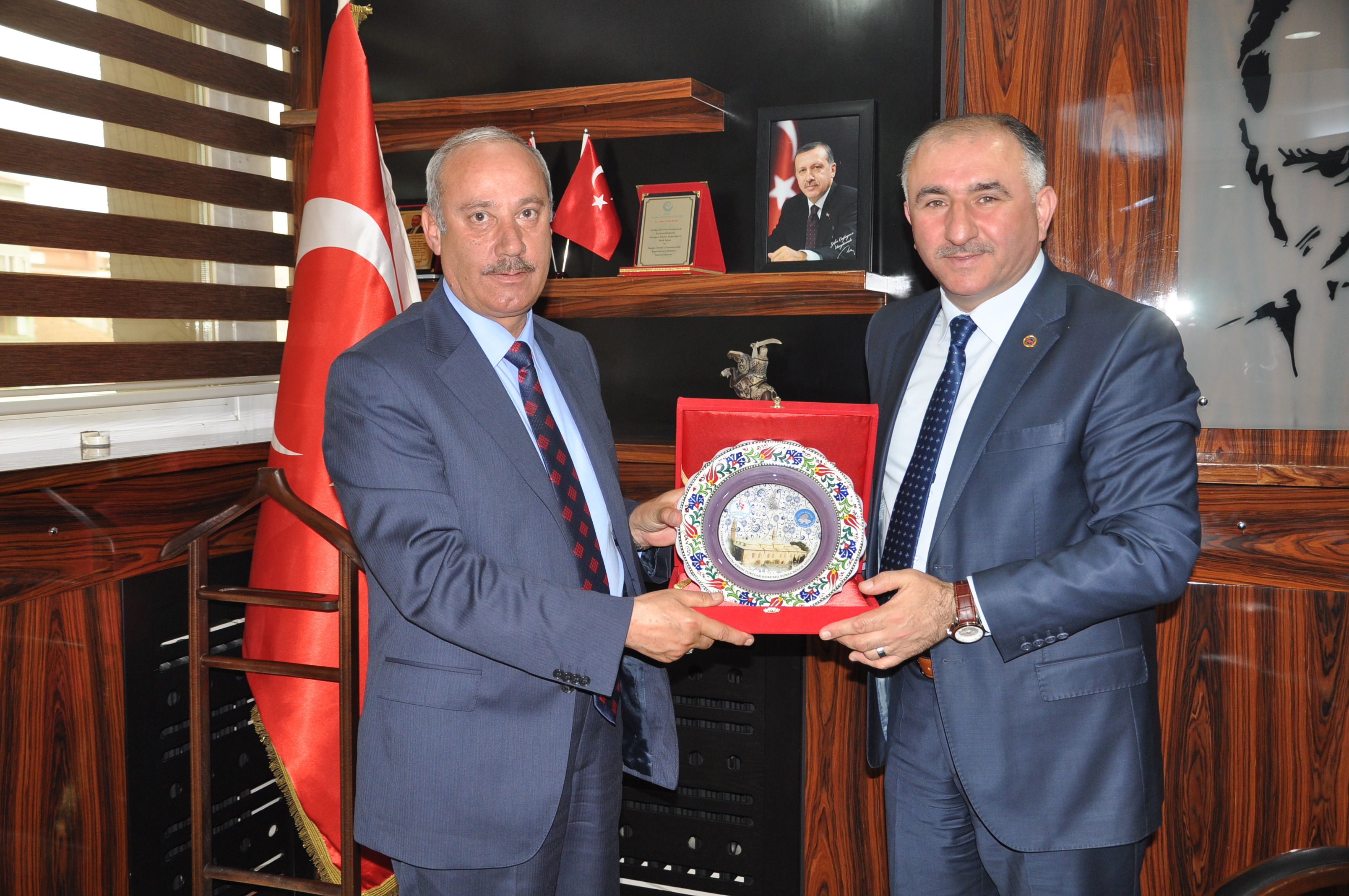 Kredi ve Yurtlar Bursa Bölge Müdürü Mehmet Müderrisoglu Belediye Baskani Neset Çaglayan'i Makaminda Ziyaret Etti 