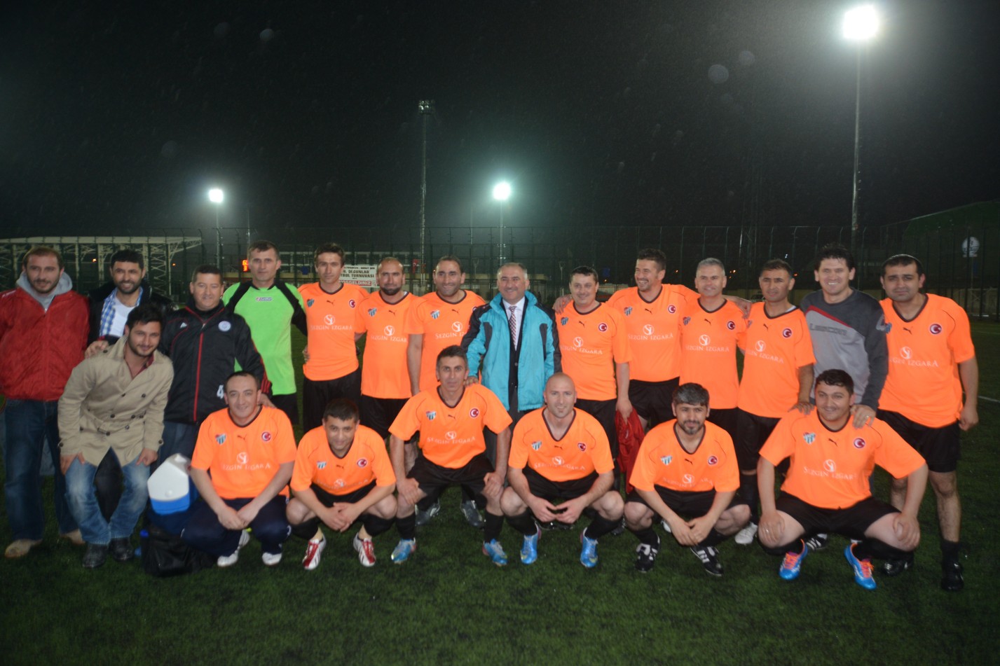 Baskan Çaglayan Bursa'da Düzenlenen Olgunlar Futbol Turnuvasinda Orhangazi Belediyesi Takimini Yalniz Birakmadi 