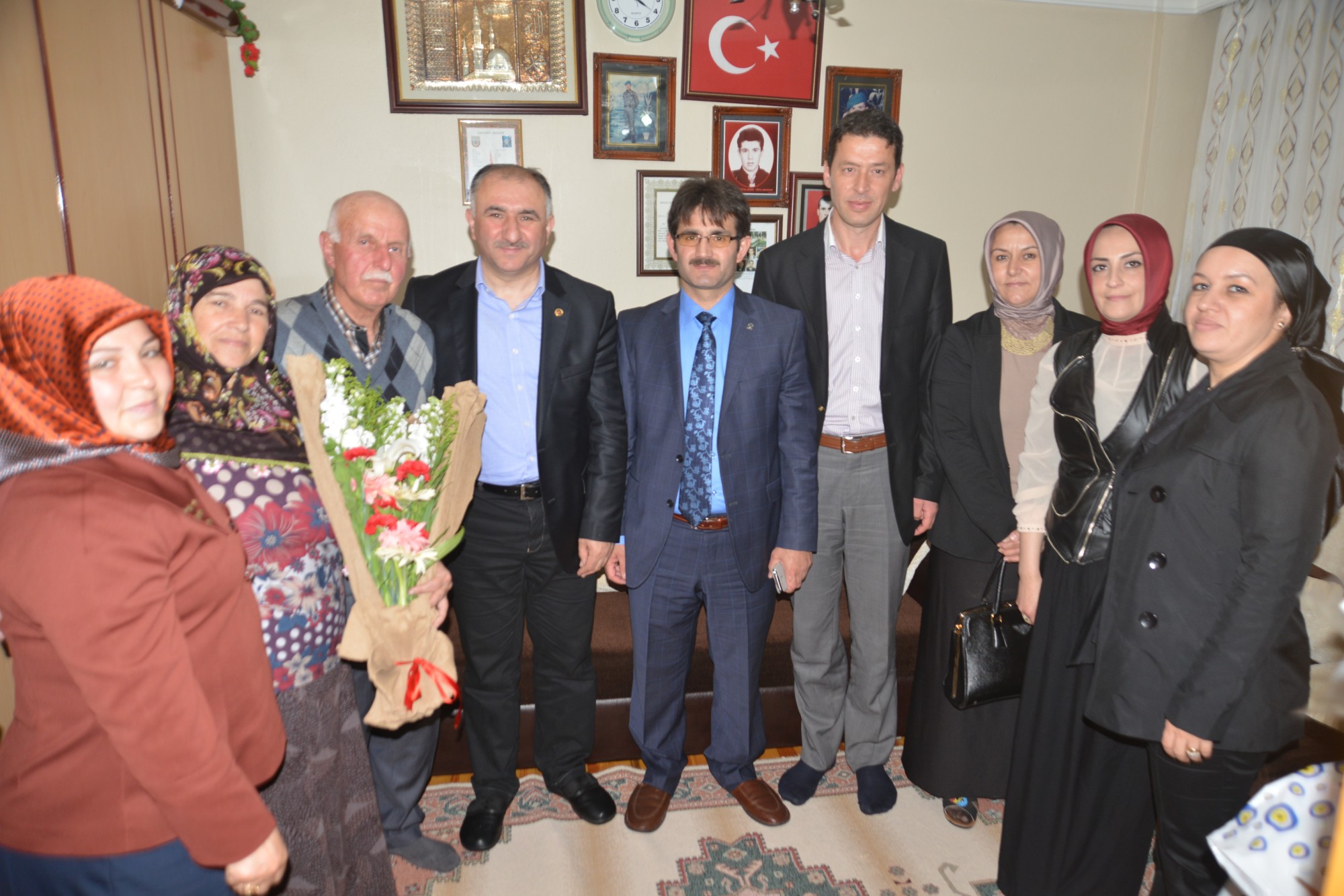 Belediye baskani Neset Çaglayan Anneler Günü Nedeniyle Yeniköy'de Sehit Ailelerini Ziyaret Etti 