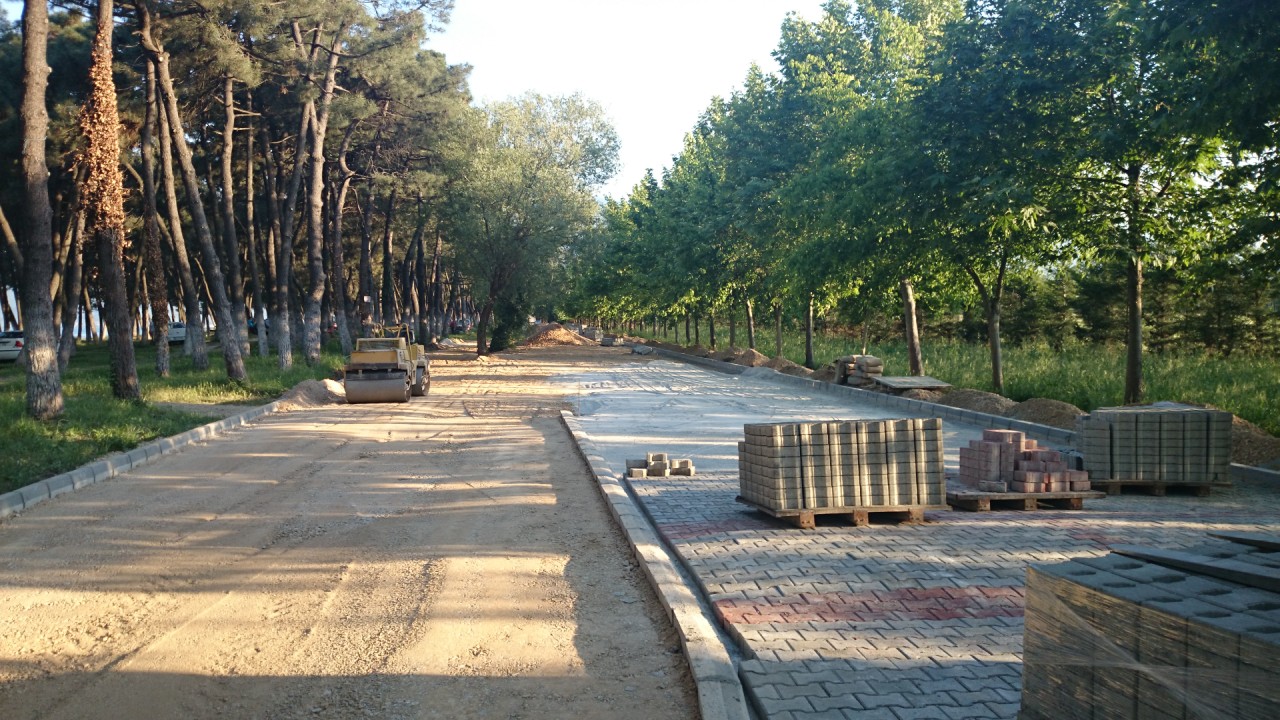 Orhangazi Belediyesi Göl Sahil Kenarinda Ddüzenleme Çalismalarini Hizlandirdi 