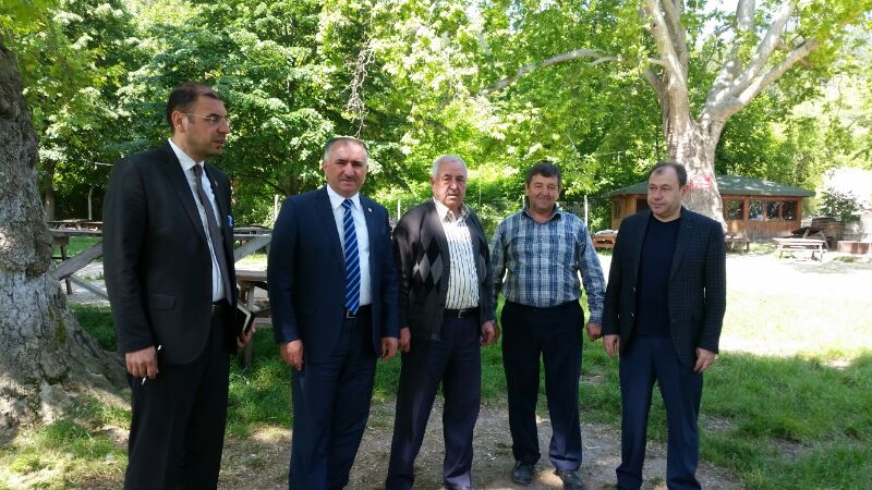 Belediye Baskani Neset Çaglayan Beraberinde Meclis Üyeleri Bekir Aydin ve Turgay Peker ile YeniSölöz Mahallesi ve Ayazma Piknik Alaninda Incelemelerde Bulundu 