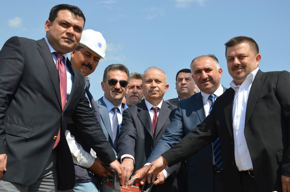 BELEDIYE BASKANI NESET ÇAGLAYAN GÜNGÖR GIDA SANAYI'NIN YENI TESIS TEMEL ATMA TÖRENINE KATILDI 