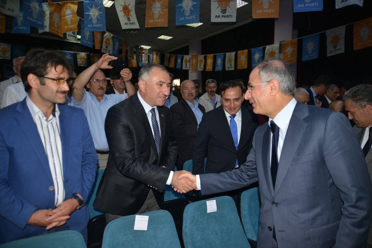 BELEDIYE BASKANI NESET ÇAGLAYAN AK PARTI'NIN YALOVA BELEDYE BASKAN ADAYI YAKUP KOÇAL'A TAM DESTEK VERDI 