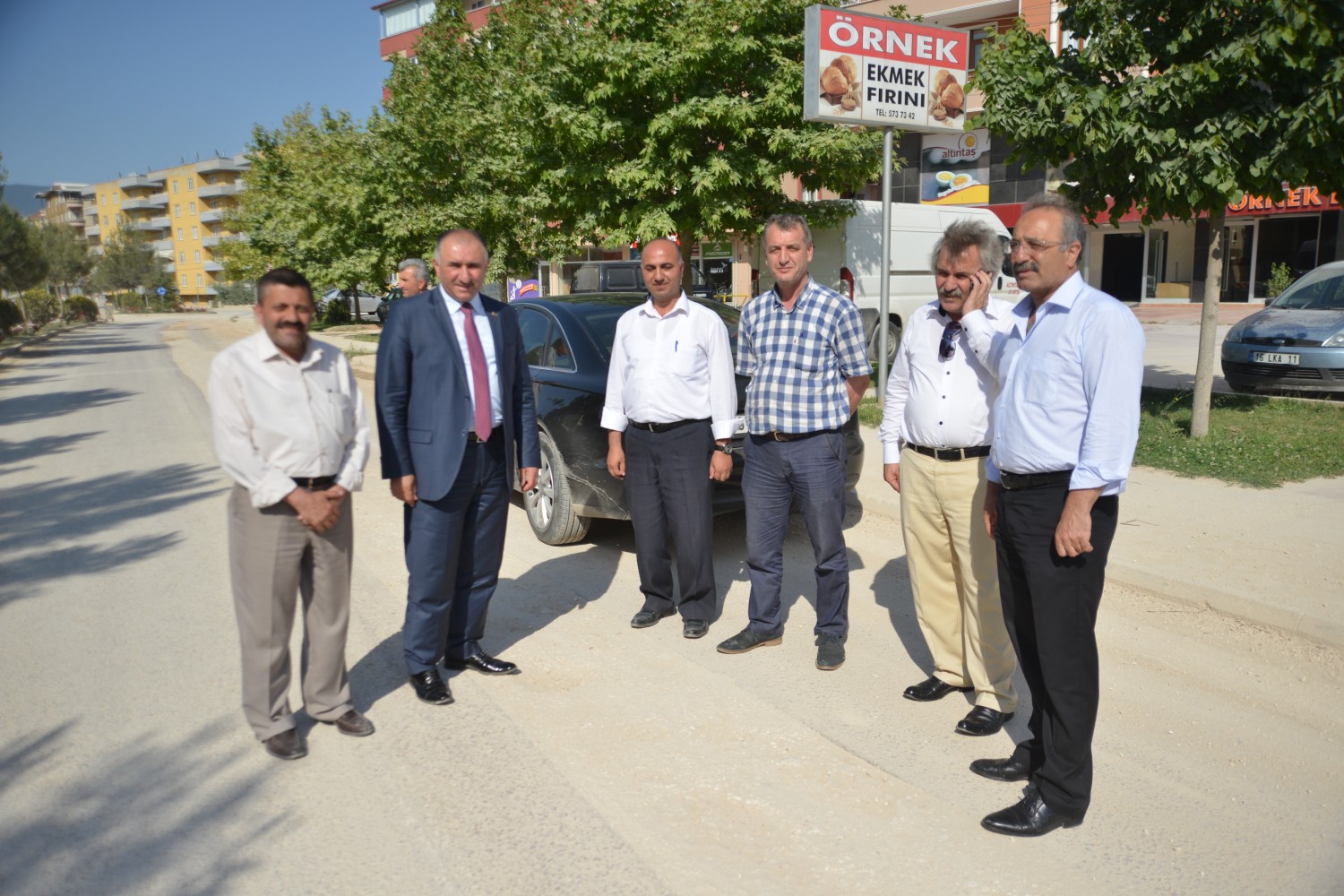 Belediye Baskani Neset Çaglayan Büyüksehir Belediyesi Yol Daire Baskani Ismail Aksoy'la Orhangazi'de Asfaltlama Çalismalarinin Baslayacagi Güzergahi Gezdi 