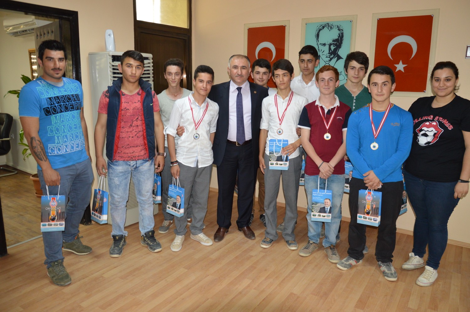 Belediye Baskani Neset Çaglayan Basarili Sporculari Ödüllendirdi 