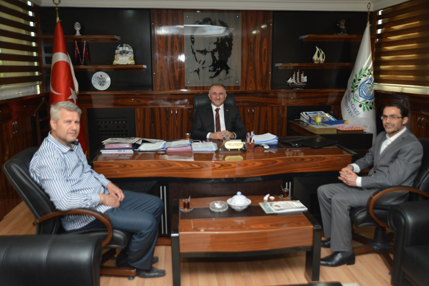 Semerkand Orhangazi Sube Baskani Nihat Özlük Beraberinde Ahmet Canpinar ile Birlikte Belediye Baskani Neset Çaglayan’i Makaminda Ziyaret Etti 