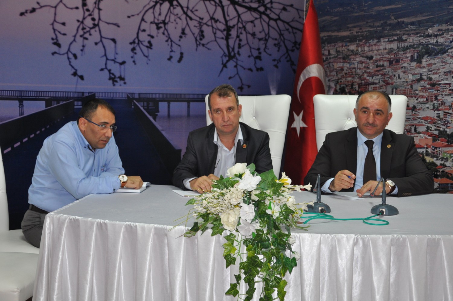 Belediye Baskani Neset Çaglayan Yaklasan Ramazan Ayi Nedeniyle Tüm Mahalle Muhtarlari ile Toplanti Gerçeklestirdi 