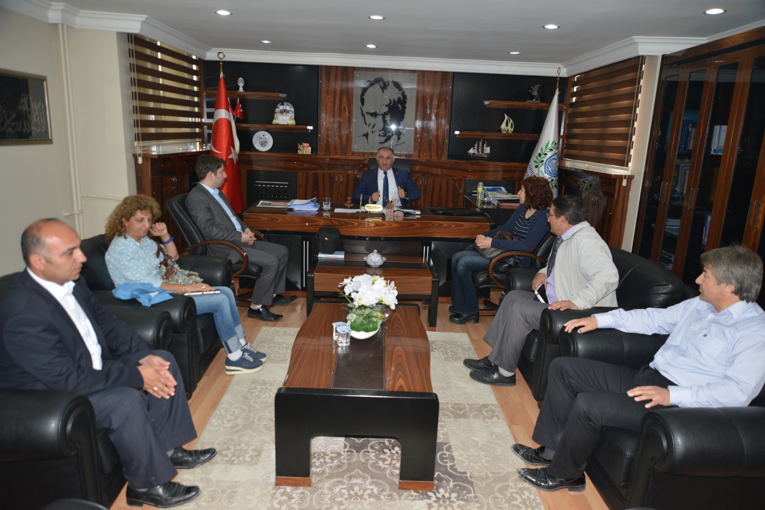 Büyüksehir Proje Ekibi Belediye Baskani Neset Çaglayan'i Makaminda Ziyaret Etti 