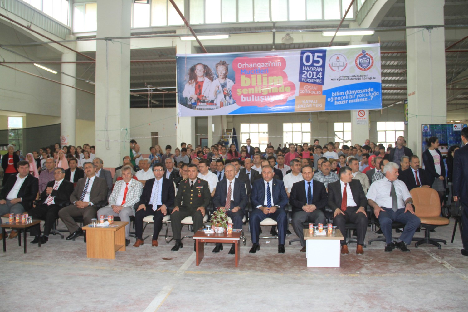 Belediye Baskani Neset Çaglayan Orhangazi Kapali Pazar Yerinde Açilan Bilim Senligine Katildi 