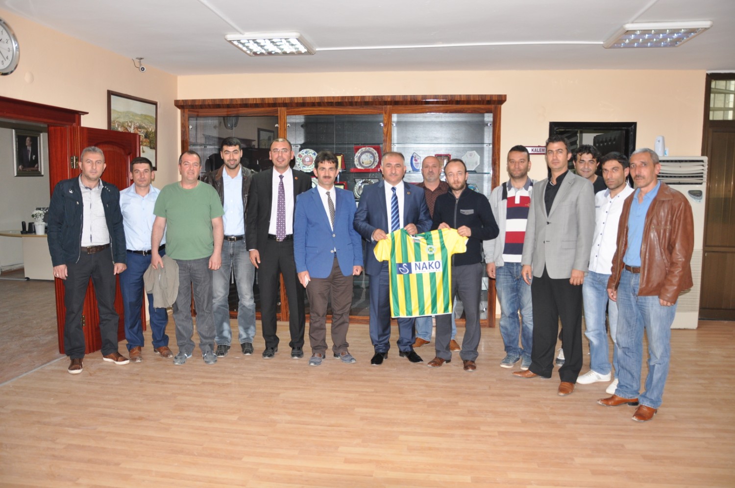 Orhangazi Hürspor Kulübü’nün Yeni Yönetiminden Belediye Baskani Neset Çaglayan'a Ziyaret 