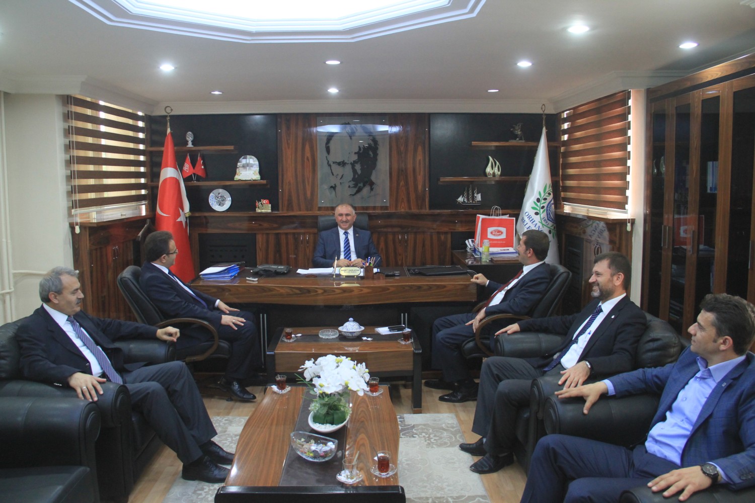Serbest Muhasebeci Mali Müsavirler Odasi Baskani Ahmet Hikmet ve Yönetim Kurulu Üyeleri Belediye Baskani Neset Çaglayan'i Ziyaret Etti 