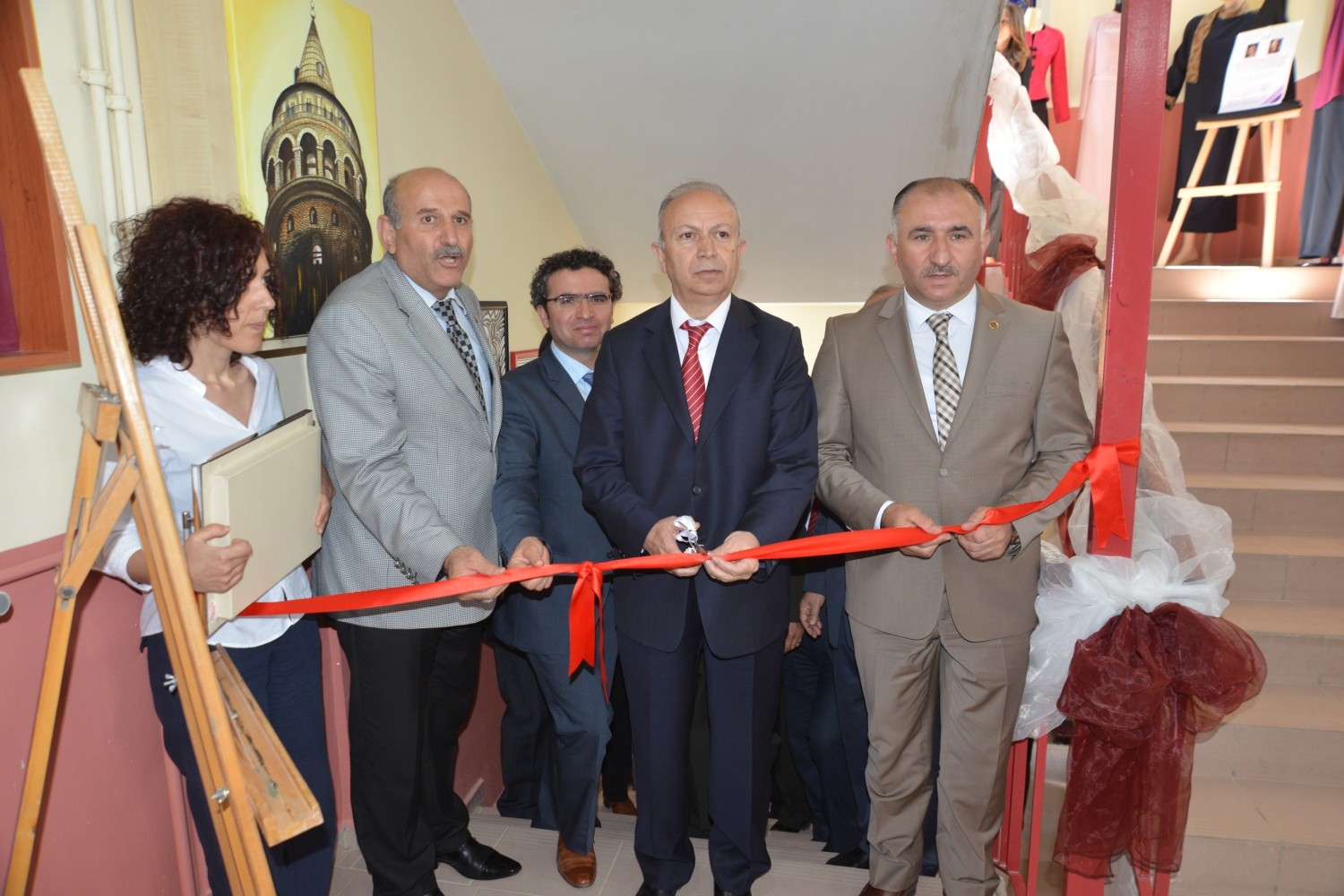 Belediye Baskani Neset Çaglayan Orhangazi Halk Egitim Merkezi Müdürlügü Tarafindan Düzenlenen Yil Sonu Belge Töreni ve Sergi Açilisina Katildi 