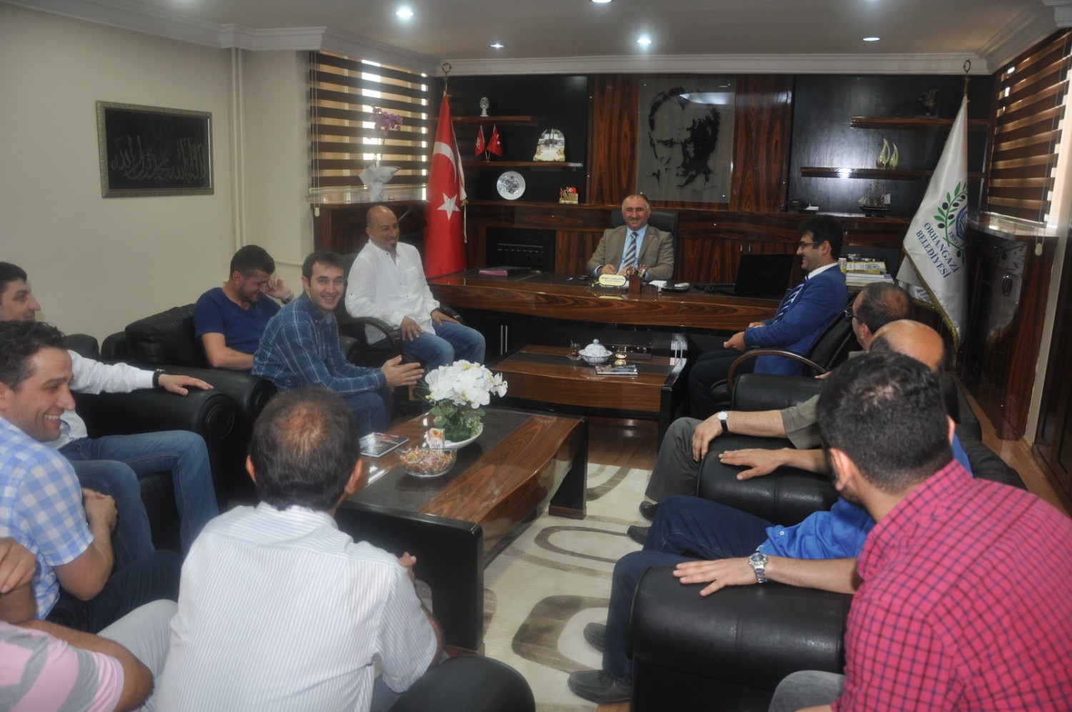 Orhangazi Belediye Baskani Neset Çaglayan, Trabzonsporlu Taraftarlar Dernegi Baskani Umut Yavuz ve Yönetim Kurulu Üyelerini Makaminda Agirladi 