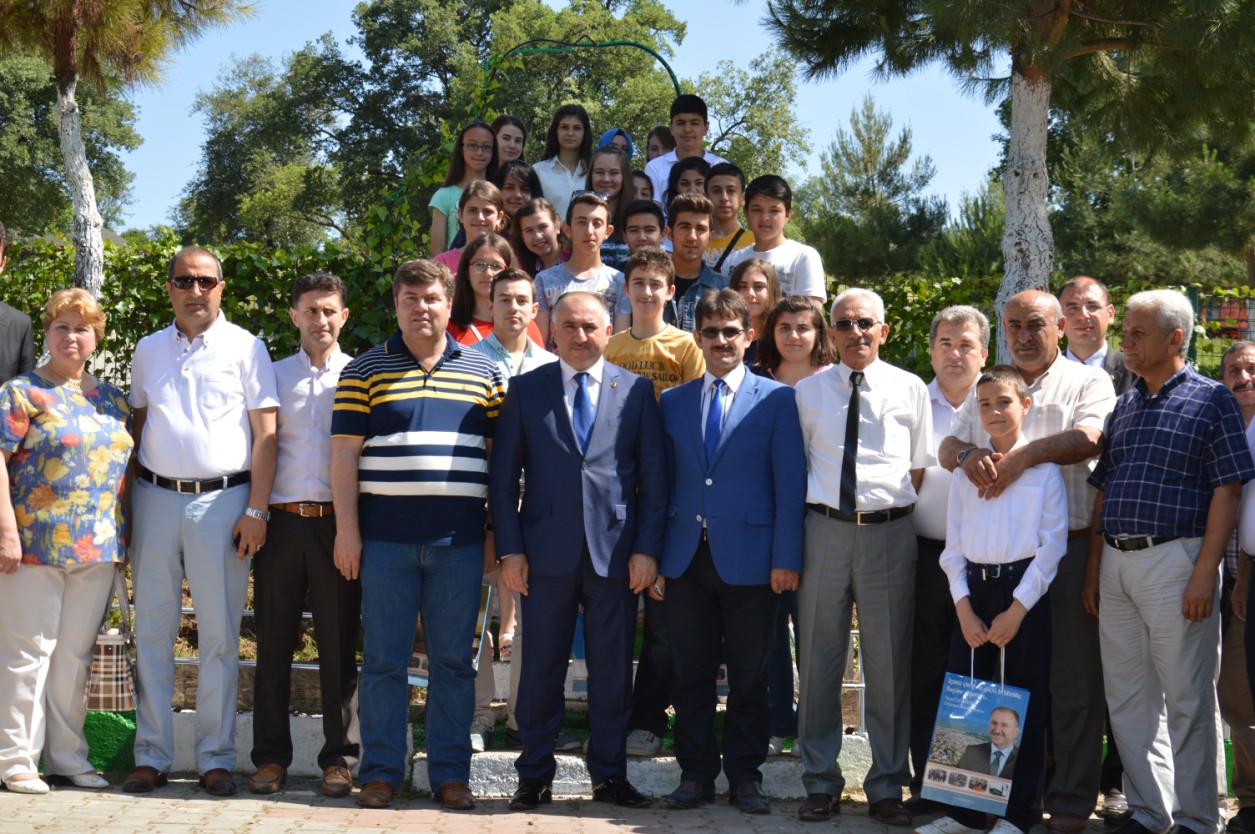Belediye Baskani Neset Çaglayan Mezun Olan Okul Birincilerini Nadir Sosyal Tesislerinde Agirladi 