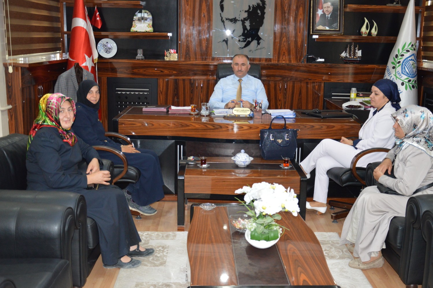Örnekköy Kadin Dayanisma Dernegi (ÖRKADER) Yönetimi Belediye Baskani Neset Çaglayan’i Makaminda Ziyaret Etti 