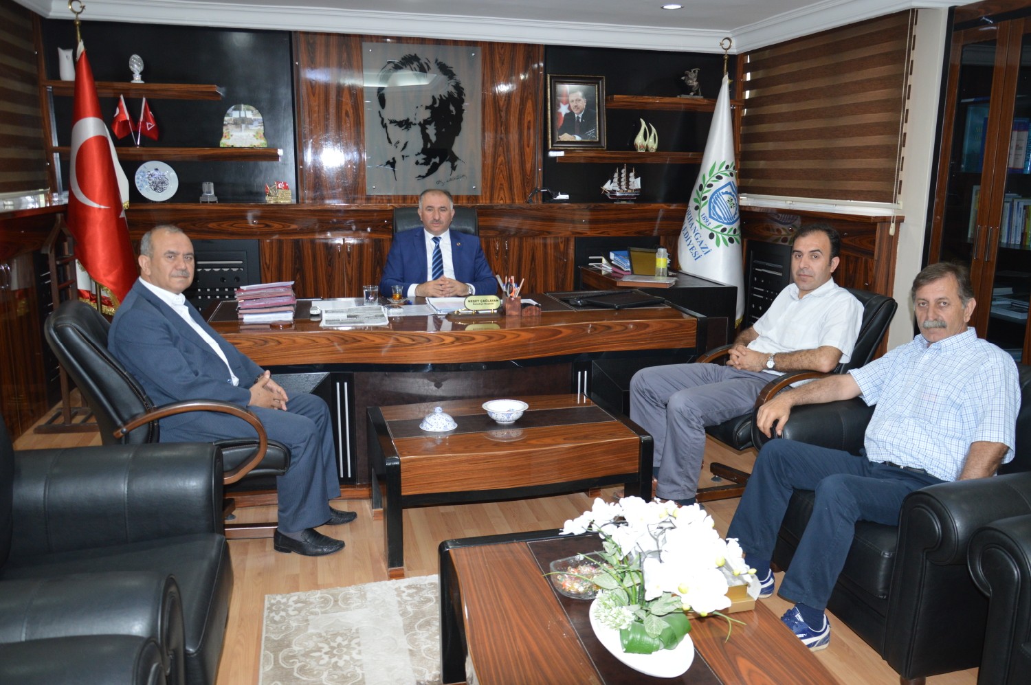 Orhangazi Halk Egitim Merkezi Müdürü Mahmut Yordam, Beraberinde Müdür Yardimcilari Ile Birlikte Belediye Baskani Neset Çaglayan’i Makaminda Ziyaret Edip Tesekkürlerini Sundu 