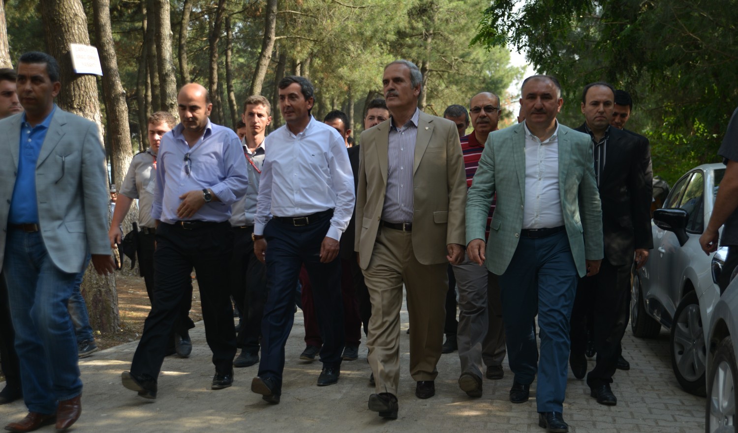 Bursa Büyük Sehir Belediyesi Baskani ve Çalisanlari Iznik Gölülünde Piknik Yapti 