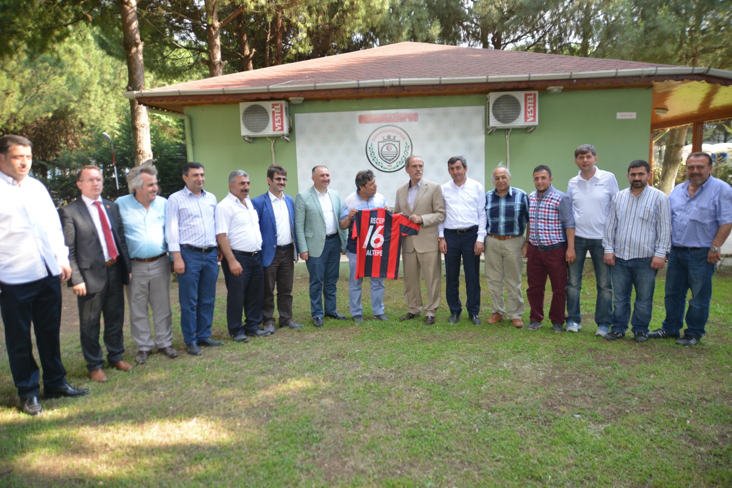 Belediye Baskani Neset Çaglayan, Bursa Büyüksehir Belediye Baskani Recep Altepe ve Ak Parti Bursa Milletvekili Ismail Aydin Iznik Gölü Sahilindeki Orhangazispor Tesisleri’ni de Ziyaret Etti 