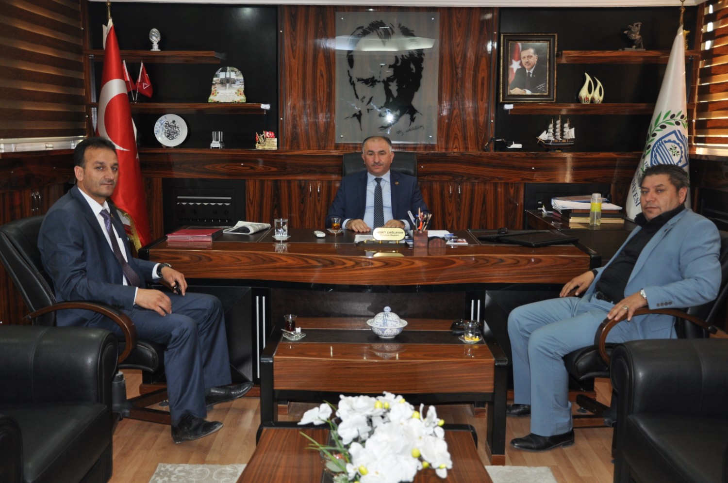 Mus’a Bagli Yesilova ilçesinin Belediye Baskani Ilhan Çiftçi, Belediye Baskani Neset Çaglayan’i Makaminda Ziyaret Etti 