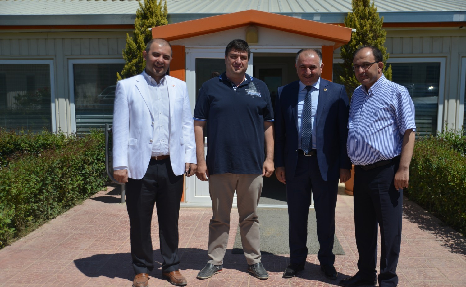 Belediye Baskani Neset Çaglayan, Makyol Firmasinin Karsak Bogazindaki Santiyesini Ziyaret Etti 