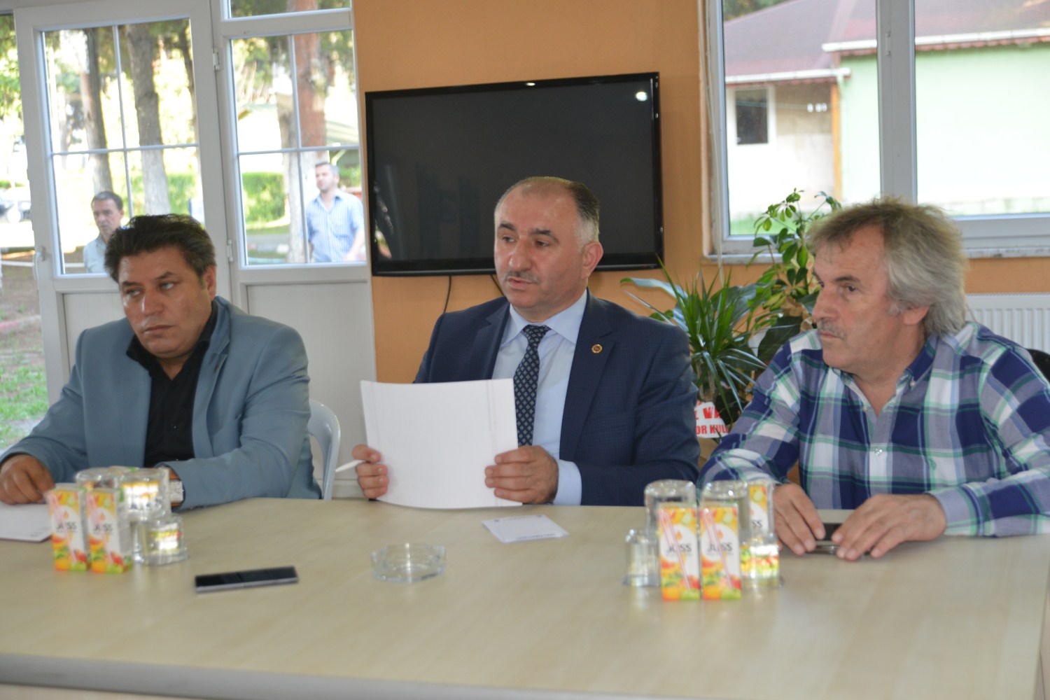 Belediye Baskani Neset Çaglayan Ilçedeki Tüm Amatör Futbol Takimlarinin Baskan ve Yöneticiler Ile Bir Araya Geldi 