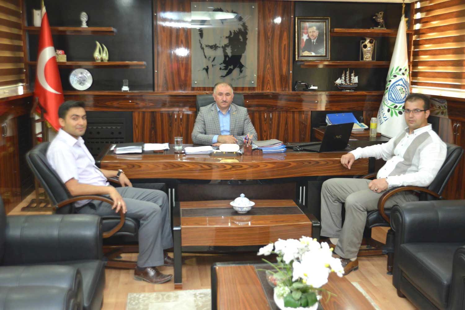 Türk Egitim Sen Orhangazi Sube Baskani Mustafa Karakus, Belediye Bakani Neset Çaglayan’i Makaminda Ziyaret Etti 