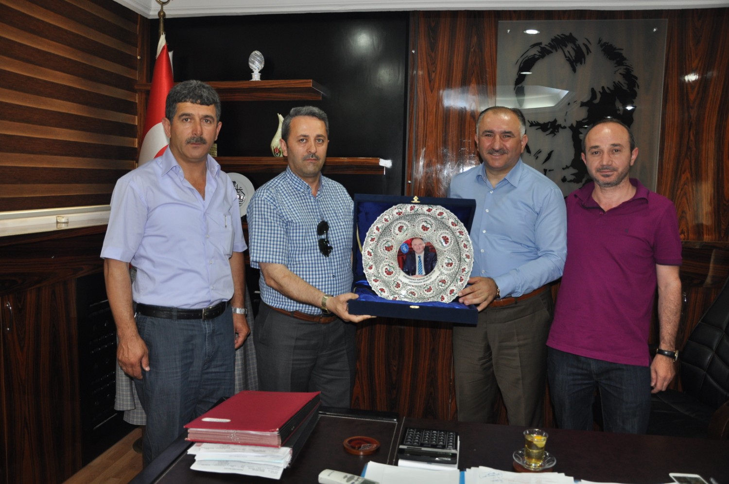 Kafder Yönetim Kurulu Baskani Zekeriya Kaplan ve Yönetim Kurulu Üyeleri Belediye Baskani Neset Çaglayan’i Makaminda Ziyaret Etti 