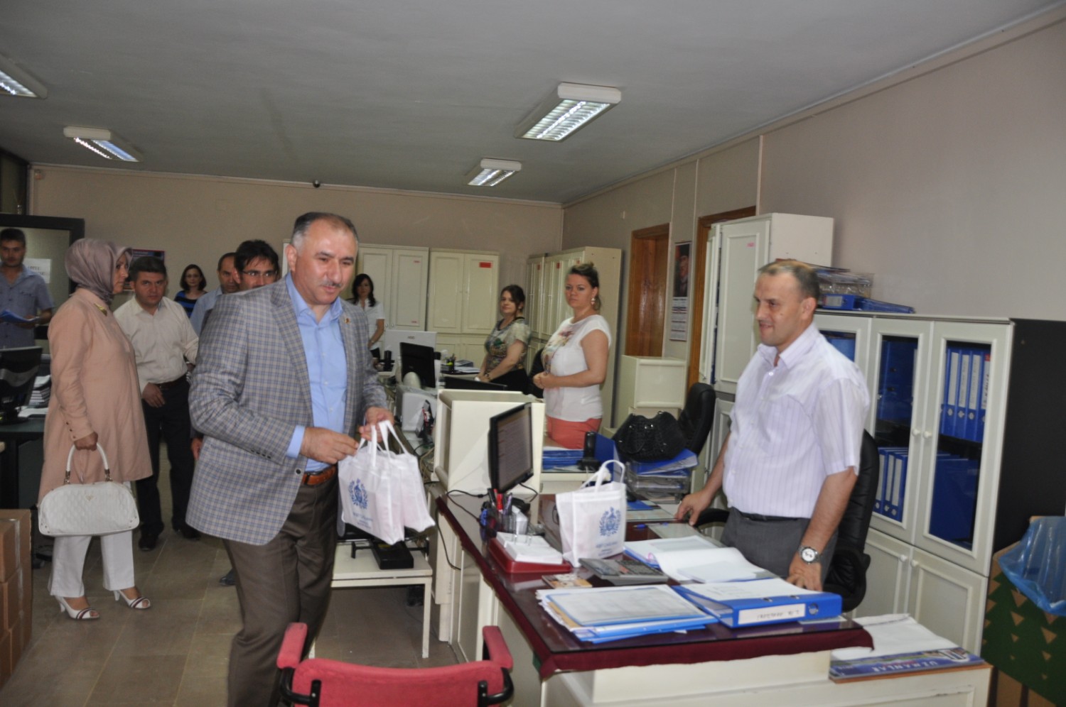 Belediye Baskani Neset Çaglayan Belediye Personelini Birimlerinde Ziyaret Ederek Ramazan Aylarini Tebrik Etti 