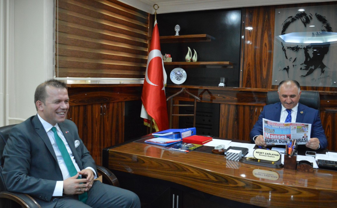 Mansetx'ten Belediye Baskani Neset Çaglayan'a Plaket 