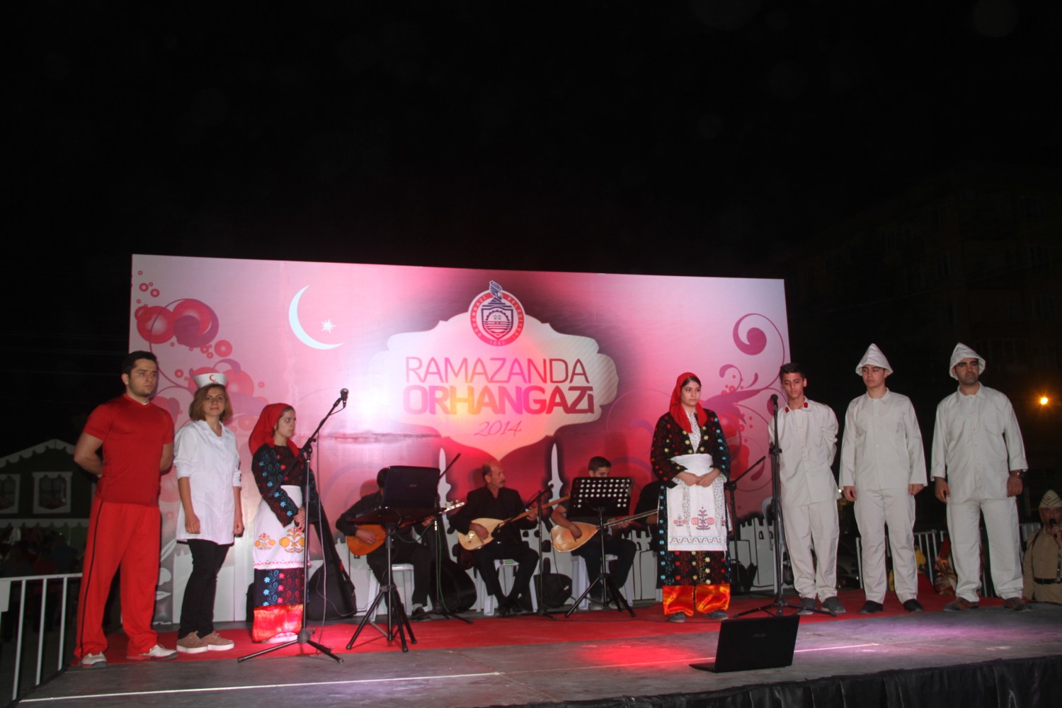 Osmanli Sokaginda ‘Çanakkale Sehitleri Müzikal Programi’ izleyicileriyle bulustu 