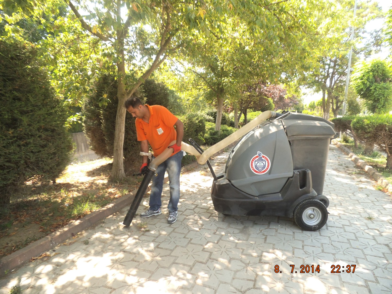 Orhangazi Belediyesi Temizlik Isleri Müdürlügü Kendi Bünyesine Yeni Bir Temizlik Araci Aldi 
