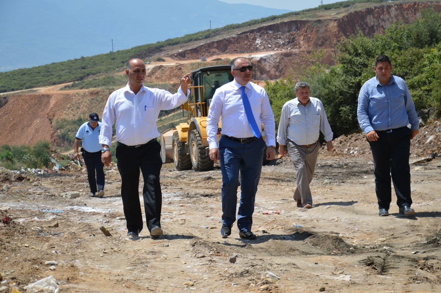 Agir Tonajli Kamyonlarin Sehir Içinden Geçisini Engelleyecek Yeni Bir Yol Insaatina Basladi 