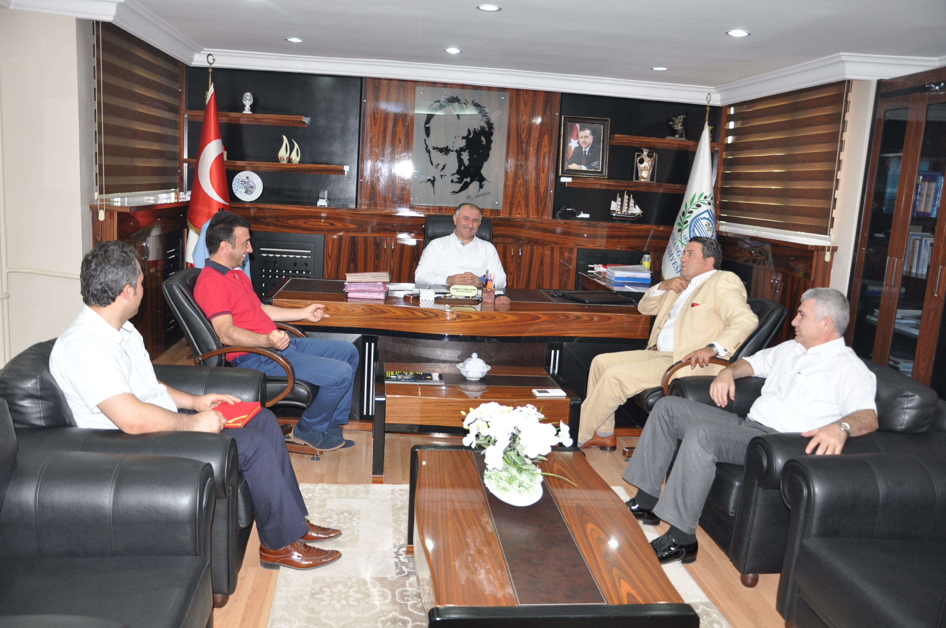 Türk Standartlari Enstitüsü Bursa Il Koordinatörü Mustafa Kahraman, Kalibrasyon Müdürü Mustafa Ekin ve Araç Proje Müdürü Hakan Karaçengel ile Birlikte Belediye Baskani Neset Çaglayan'i Makaminda Ziyaret Etti 