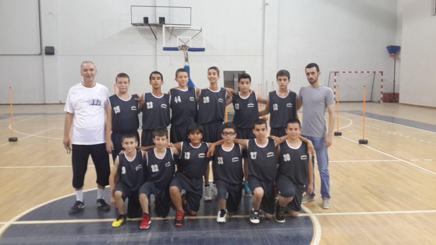 Orhangazi Belediyespor Çatisi Altinda Liglere Katilacak Olan Küçük Erkekler Basketbol Takimi Kapali Spor Salonunda Antrenmanlarina Basladi 