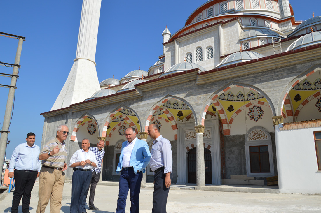 Belediye Baskani Neset Çaglayan Ibadete Açilan Yavuz Sultan Selim Camii’ne Ziyarette Bulundu 