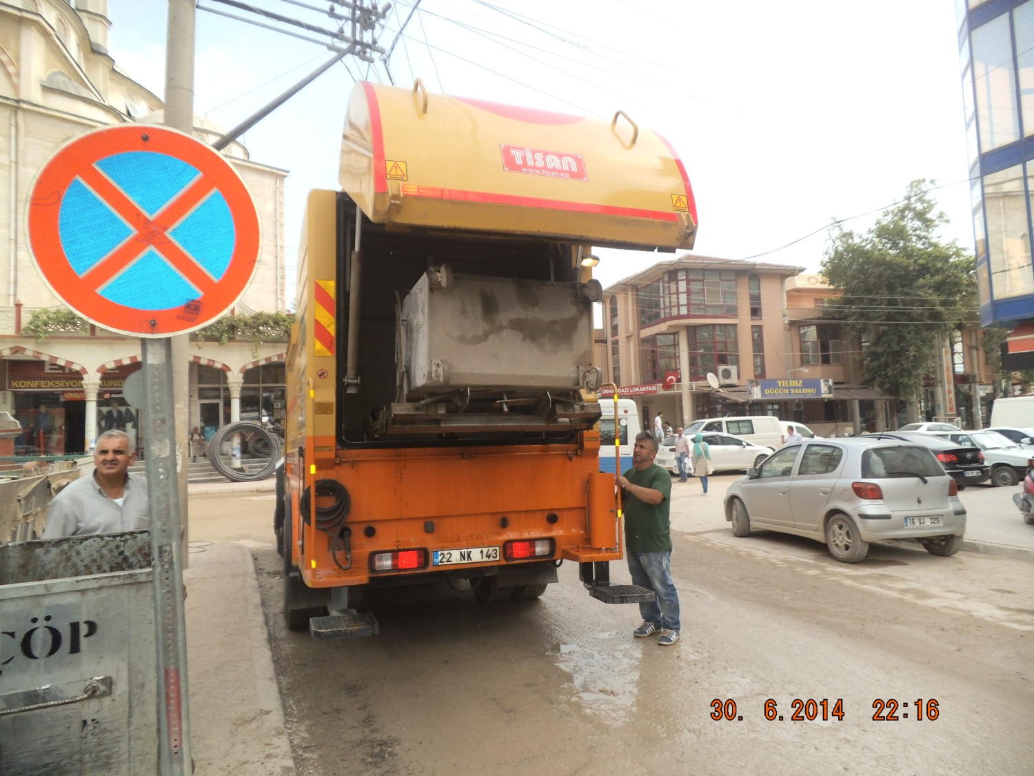 Çöp Konteynerleri Temizleniyor 