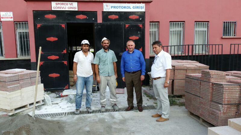 Belediye Baskani Neset Çaglayan, Yeni Sezon Öncesinde Stadyumda Belediye Ekipleri Tarafindan Baslatilan Yeni Düzenlemeleri Yerinde Gezdi 