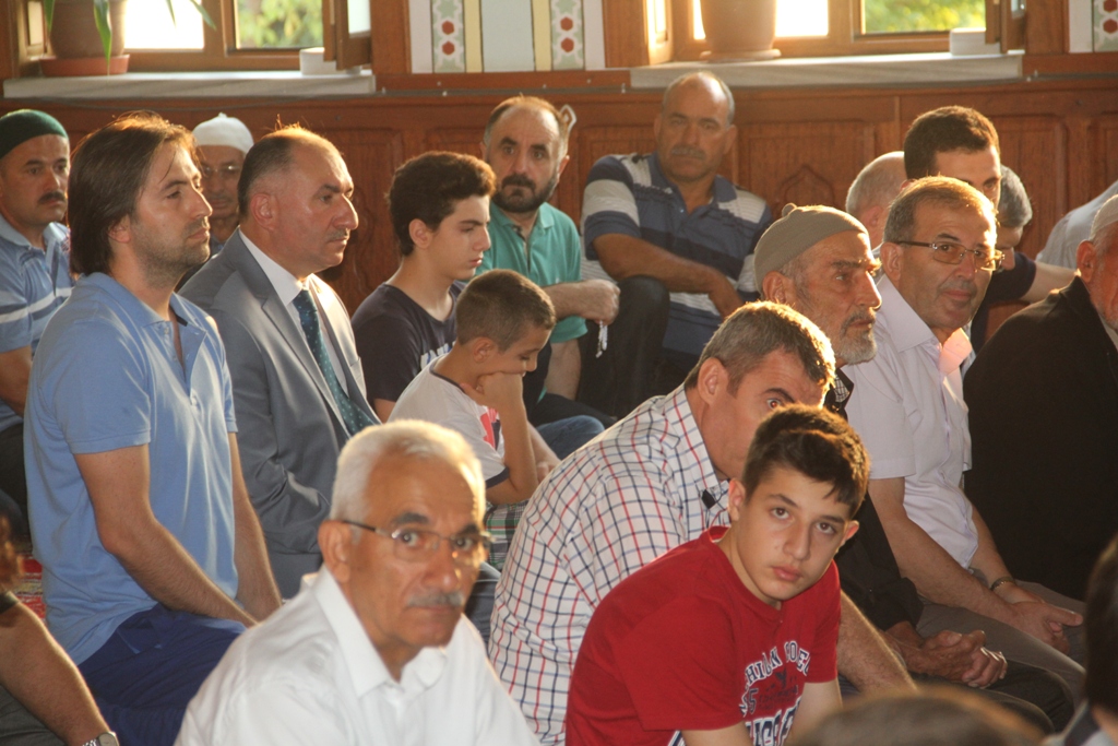 Belediye Baskani Neset Çaglayan Bayram Namazi Sonrasi Halkla Bulustu 