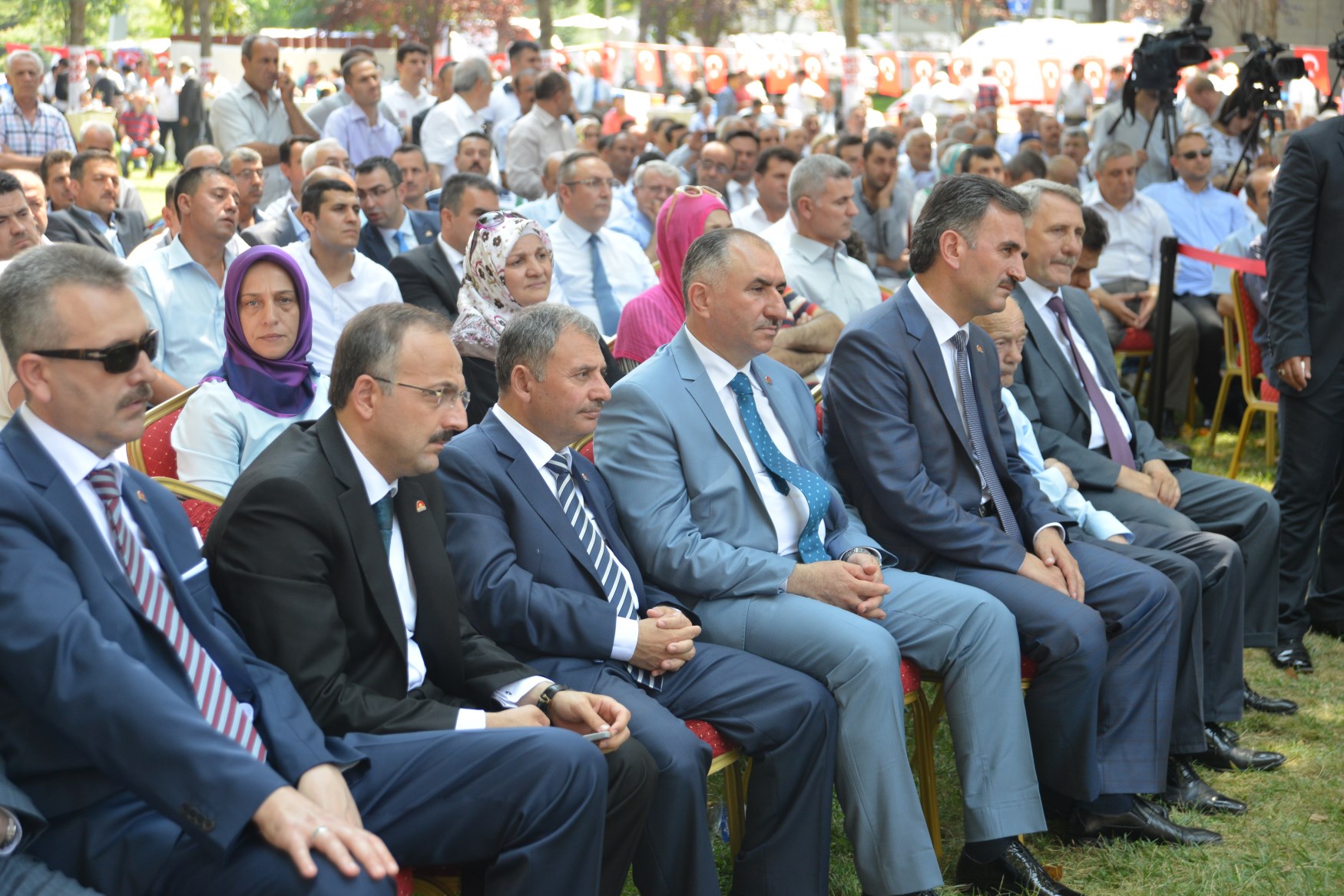 Belediye Baskani Neset Çaglayan Bursa Merinos Parkinda Düzenlenen Ak Parti Il Baskanligi Bayramlasma Programina Katildi 