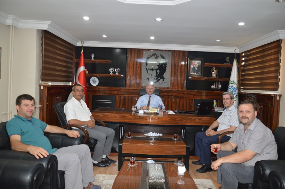 Yeniköy Gençlerbirligi Spor Kulübü Belediye Baskani Neset Çaglayan'i Makaminda Ziyaret Etti 