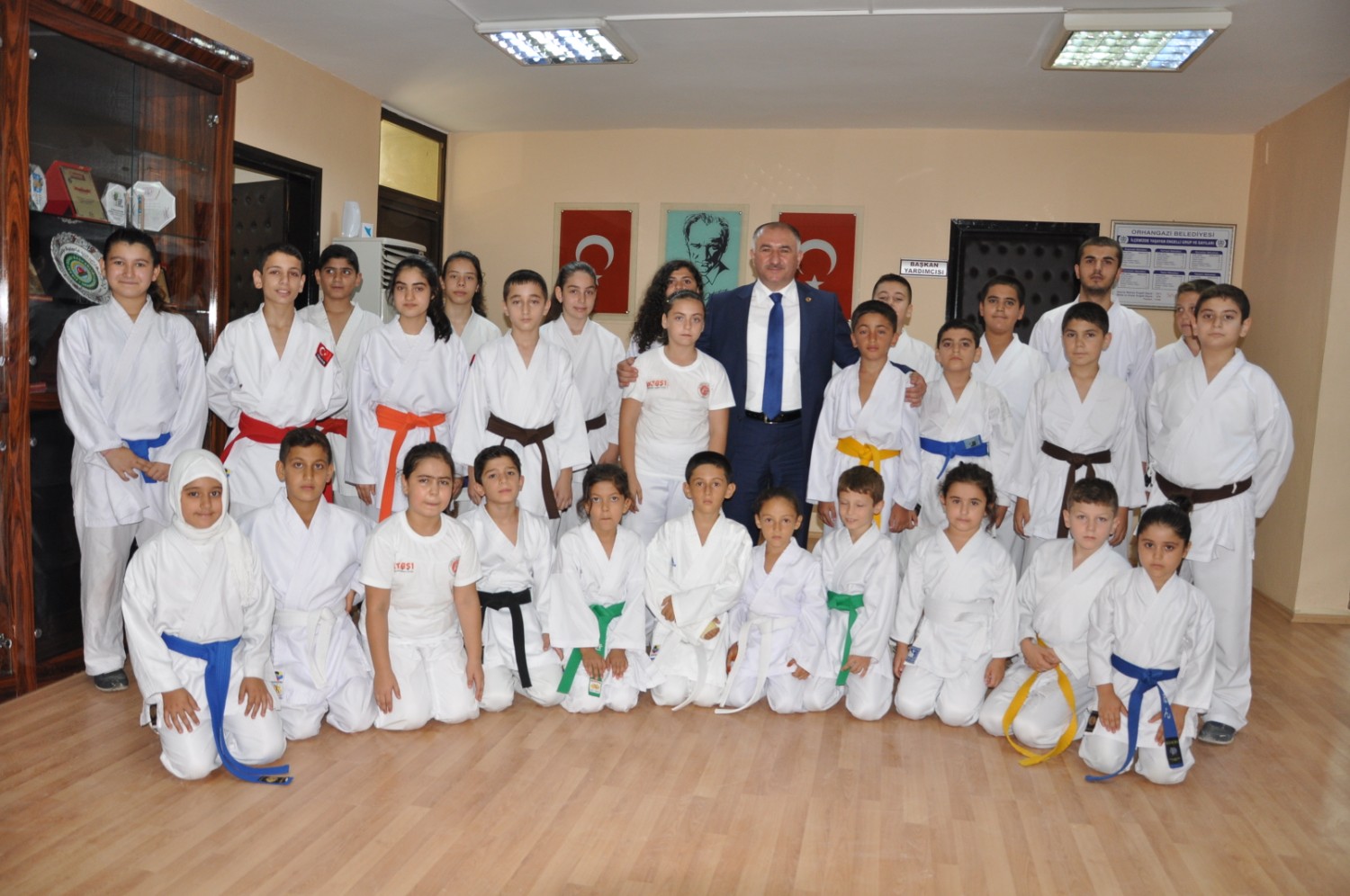 Kareteciler Belediye Baskani Neset Çaglayan’i Makaminda Ziyaret Etti 