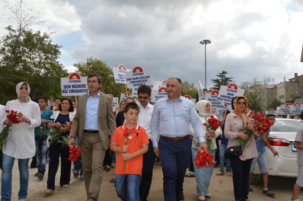 Belediye Baskani Neset Çaglayan Cumhurbaskani Adayi Basbakan Recep Tayyip Erdogan Için Düzenlenen Sevgi Yürüyüsüne Katildi 