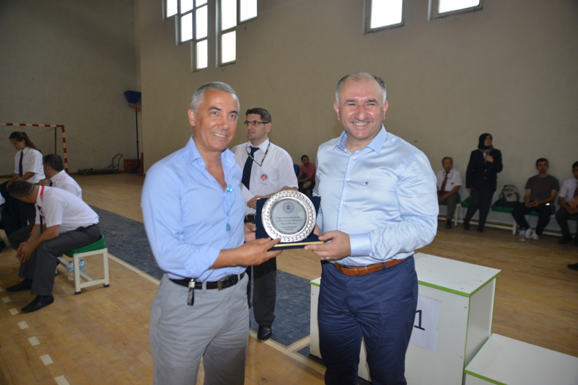 Belediye Baskanlik Kupasi Müsabakalari Orhangazi’de Kapali Spor Dalonunda Yapildi 