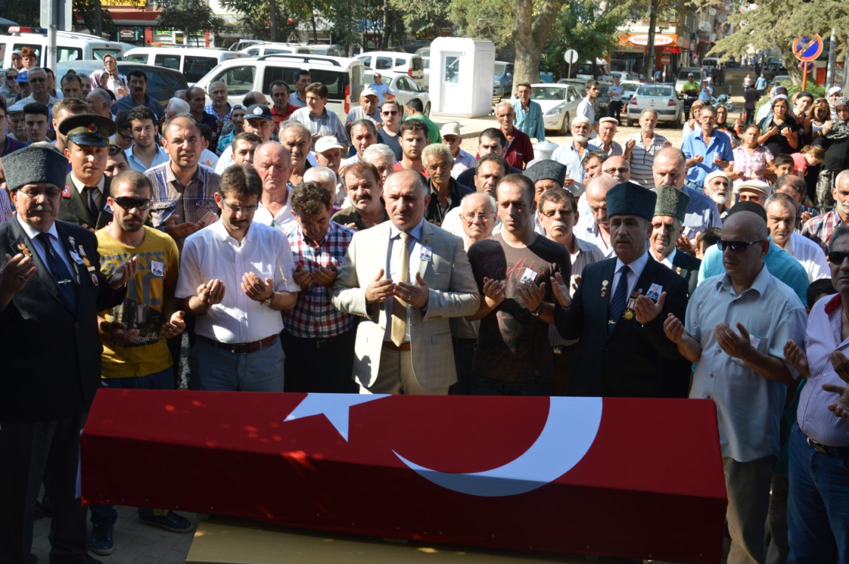 Hayatini Kaybeden Hayri Çoklar Için Belediye Hizmet Binasi Önünde Tören Düzenlendi 