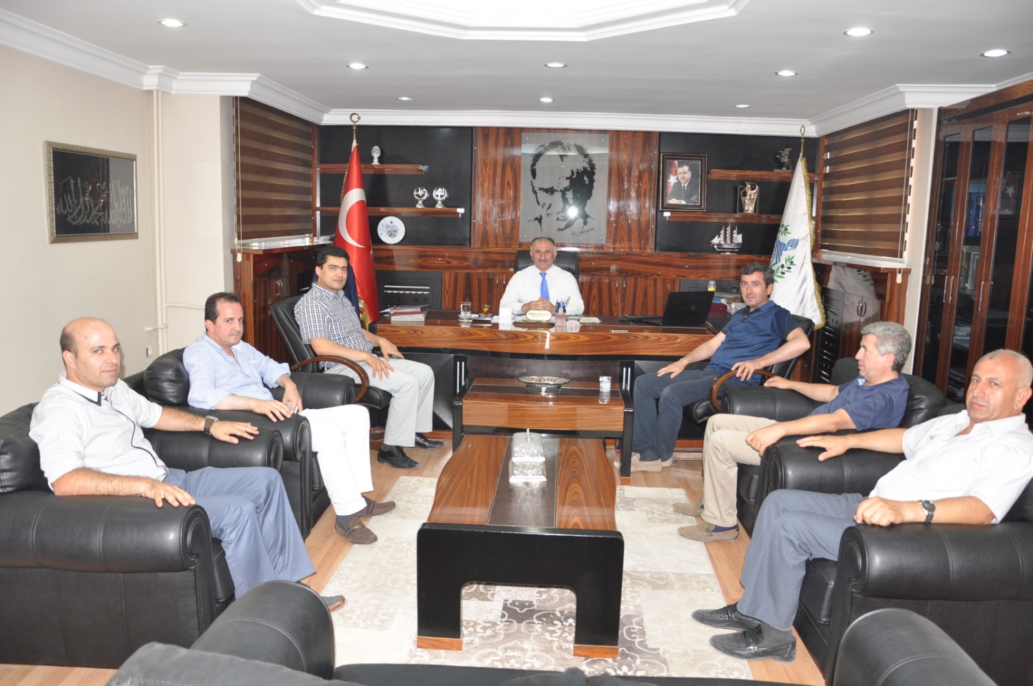 Bursa Orman Isletme Müdürü Nacettin Dogan ve Bursa Milletvekili Ismail Aydin Belediye Baskani Neset Çaglayan'i Makaminda Ziyaret Etti 